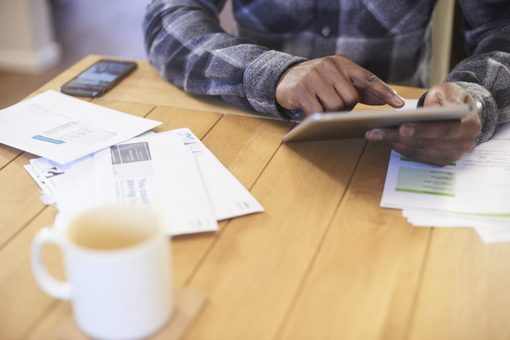 using digital tablet to surf the net